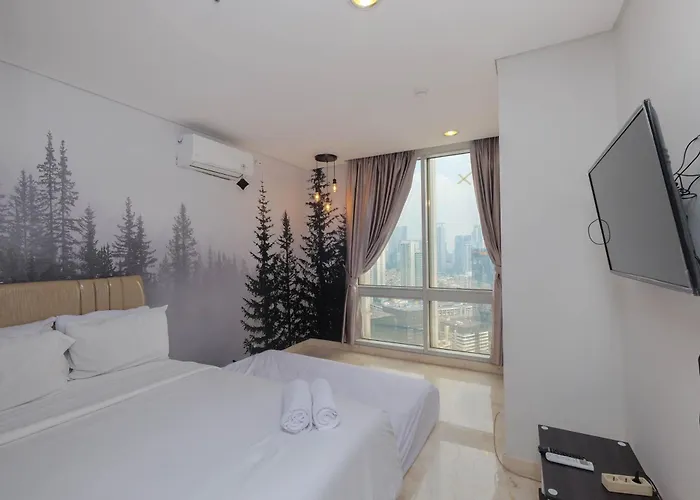 Luxury And Strategic 1Br Apartment At The Empyreal Epicentrum By Travelio